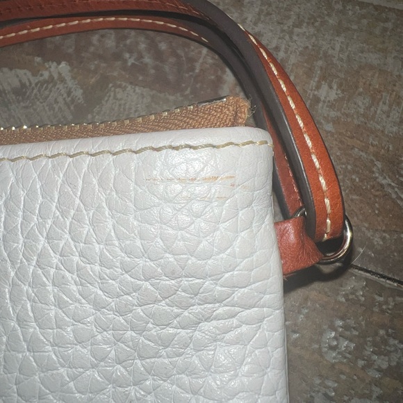 Dooney & Bourke white wristlet - Picture 7 of 8